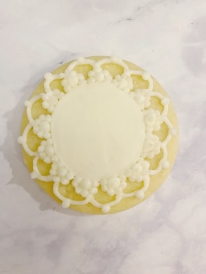 How to Pipe Easy Buttercream Doily Cookies