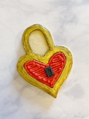 gold padlock buttercream cookies