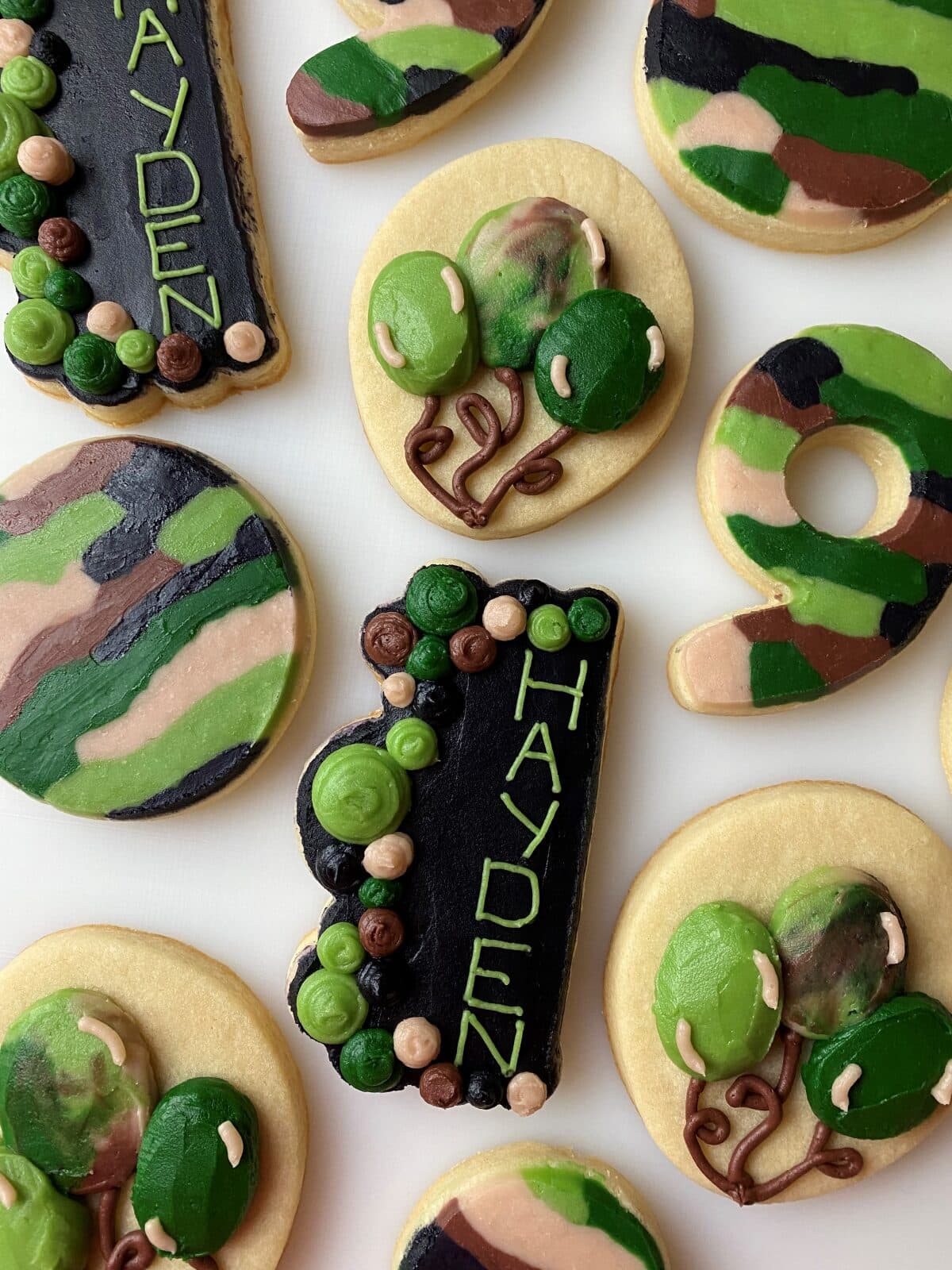 how to decorate camo cookies with buttercream