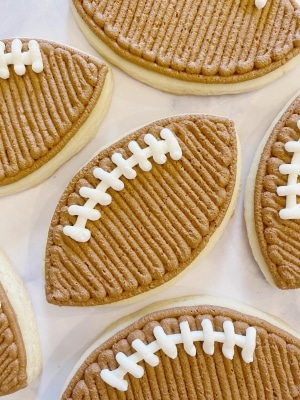 how to decorate football cookies for easy tailgate desserts