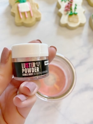 luster powder for buttercream sugar cookies