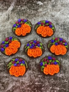 pumpkin vase cookie tutorial for Halloween or Thanksgiving