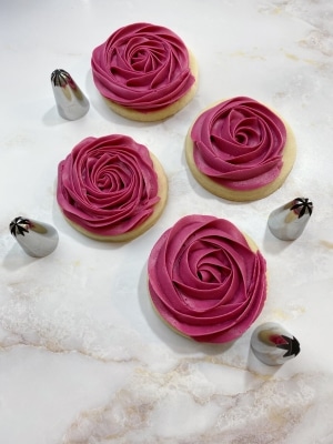 comparing Wilton rosette piping tips