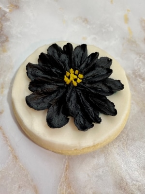 Black Buttercream Recipe with Minimal Food Coloring - Sugar & Sparrow