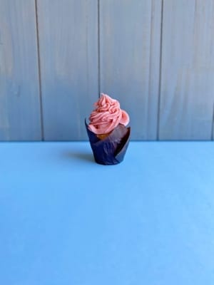Crusting Strawberry Buttercream with Freeze Dried Strawberries