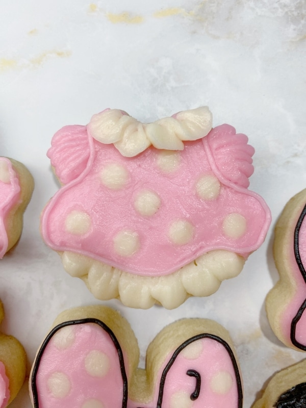 How to Decorate Minnie Mouse Dress Cookies