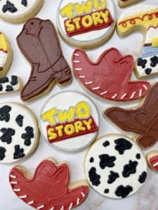 How to Decorate Toy Story Cookies with Buttercream
