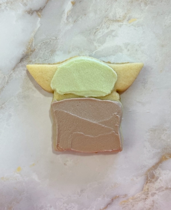 baby yoda sugar cookies with smoothed outfit