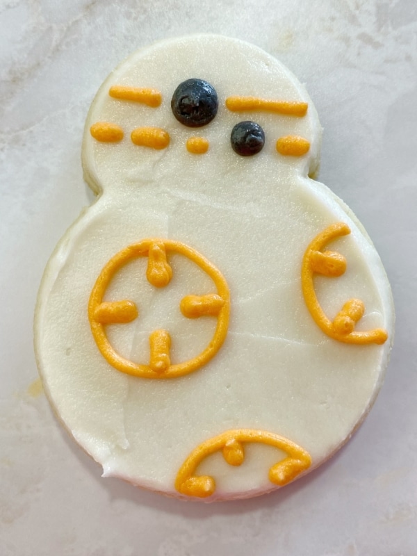 how to decorate bb8 cookies orange details