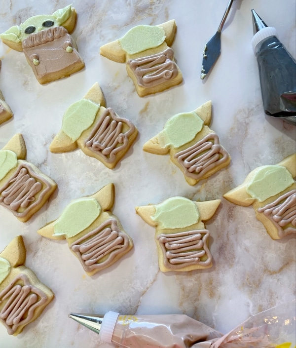 piping baby yoda cookies one step at a time