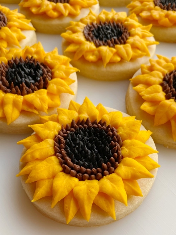 how to decorate buttercream sunflower cookies