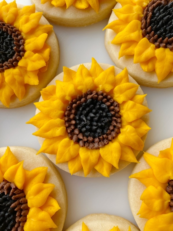 how to decorate buttercream sunflowers