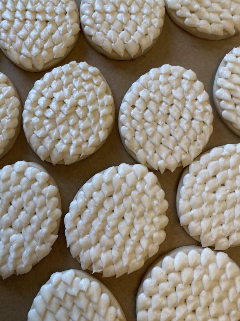 dragon egg cookies leaf piping tip for scales